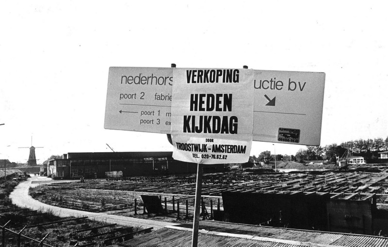 Gorinchem, oktober 1977 kijkdag bij de fabriek van Nederhorst die volgende week op een speciale veiling onder de hamer gaat (voorh. Vries Robbe)
